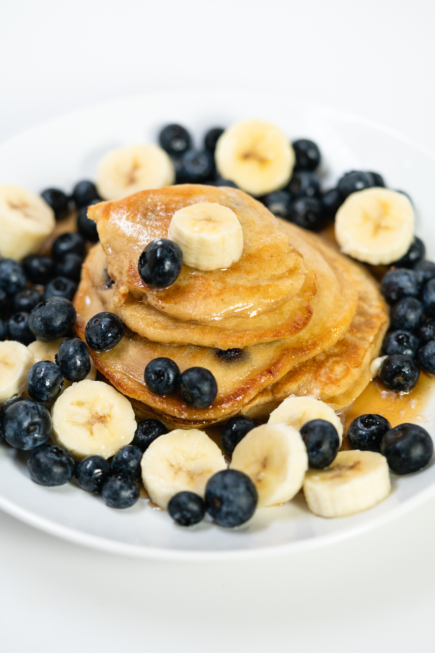 power cakes with blueberries and bananas